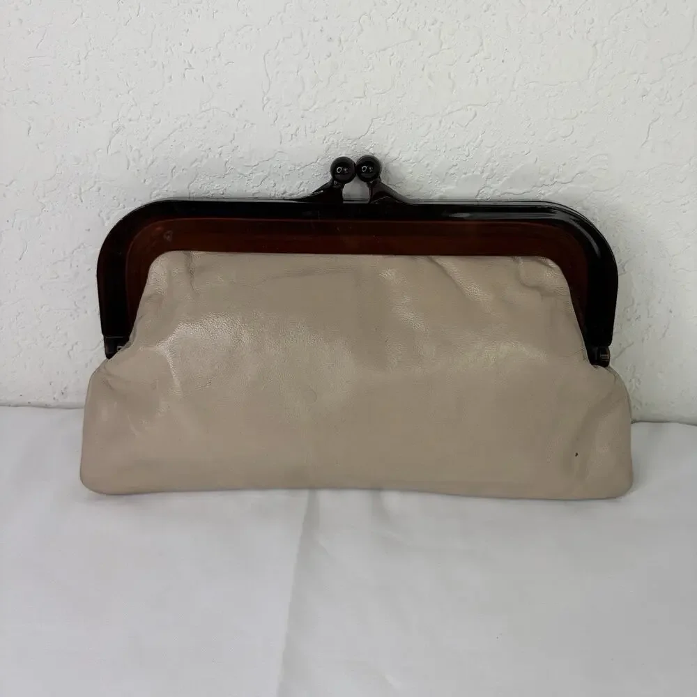 Vintage Unbranded Clutch Beige Genuine Italian Leather Mid-Century modern, retro